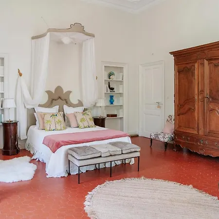 Holiday home Propriete De Famille De 660M Avec Piscine & Parc Nimes